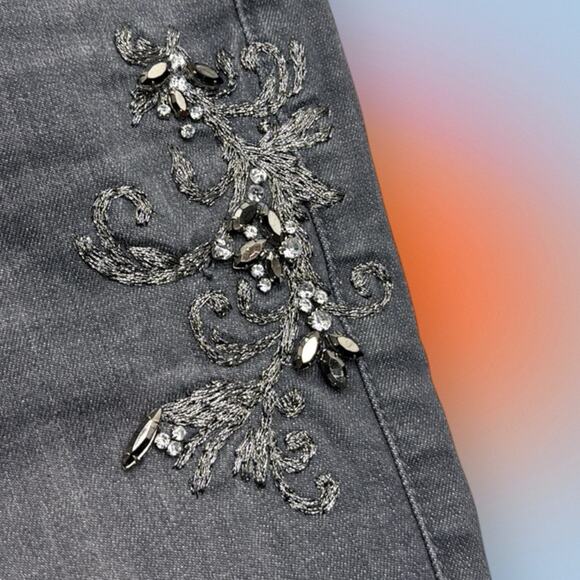 WHBM Women’s 4 Gray Bedazzled THE SLIM Jeans - Picture 6 of 6